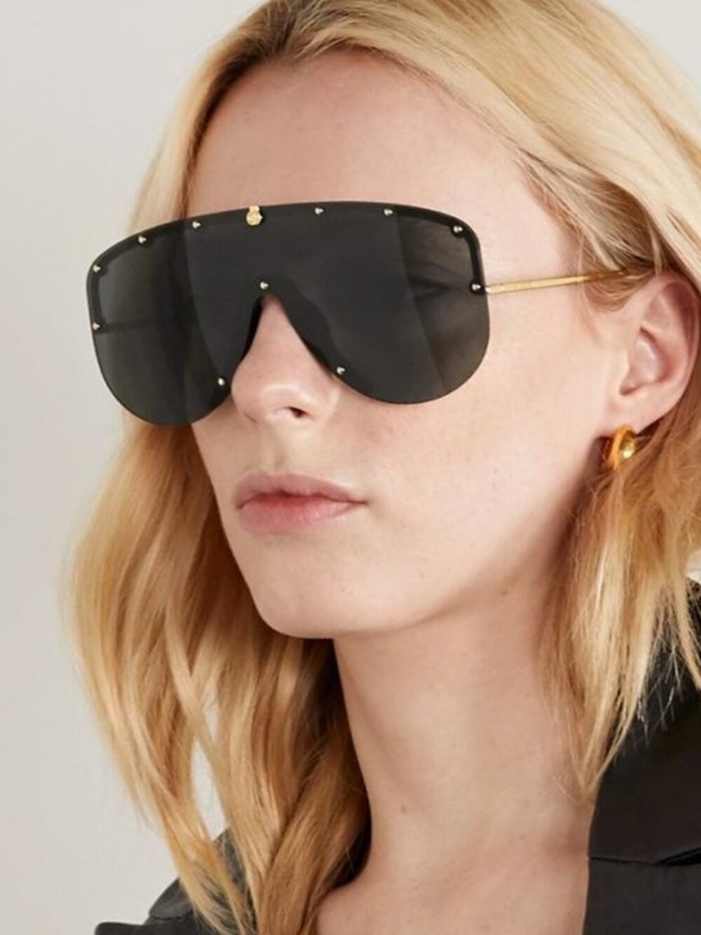 Gucci GG0667S 001 Sunglasses Gold Shield Frame, Grey Lenses